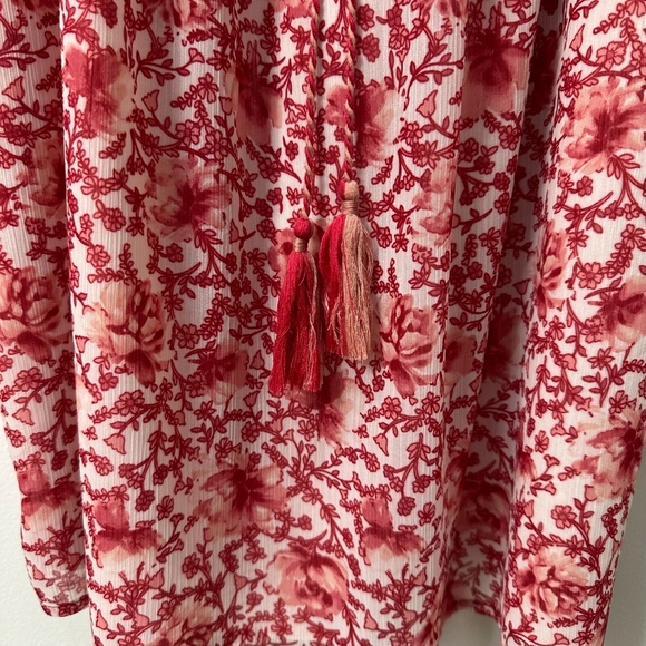 BB Dakota by Steve Madden Red/Pink Floral V Neck Peasant Top Women’s Medium - Picture 4 of 16